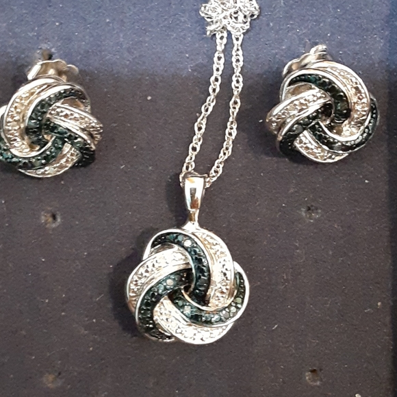 Blue and white diamonds knotted studs and pendant - Picture 4 of 4